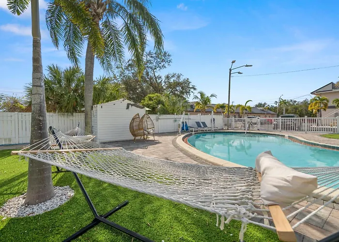 2Q Beds Studio Apt With Shared Pool 05
