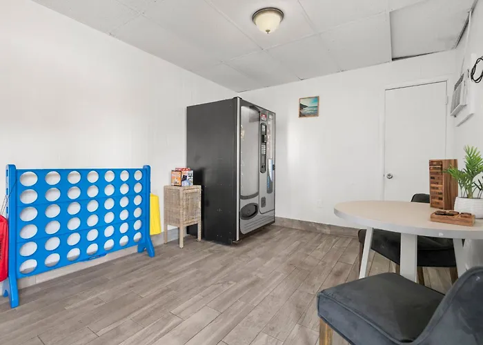 2Q Beds Studio Apt With Shared Pool 05